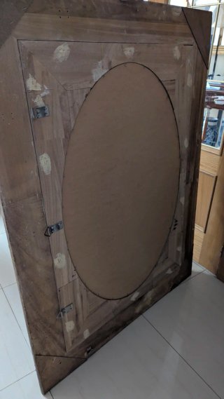 Espejo clásico dorado, marco de madera ornamentado