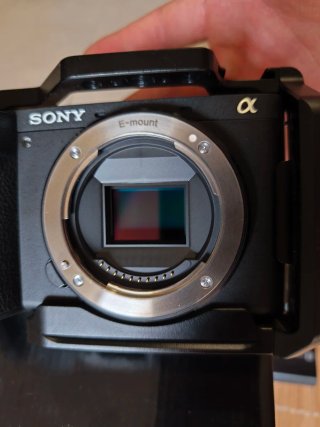 Sony a6700  + 2 baterías + jaula