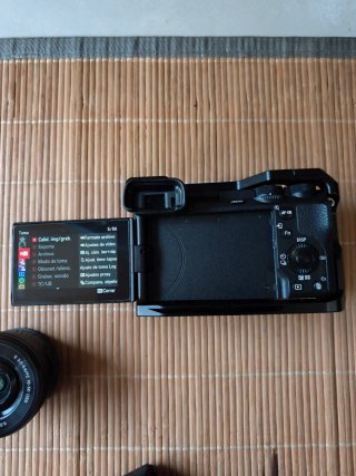 Sony a6700  + 2 baterías + jaula