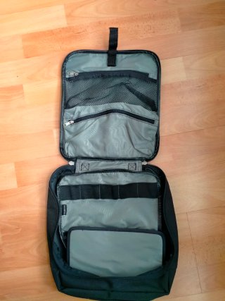 Neceser Viaje Billabong Negro con Ribete Rojo