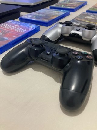 PS4 Slim 1TB + 2 Mandos + 3 Juegos