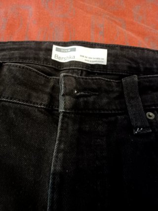 Pantalón corto vaquero desgarrado chico