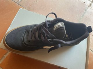 Zapatos New Balance Negros y Marrones