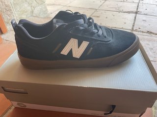 Zapatos New Balance Negros y Marrones
