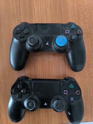 PS4 (PlayStation 4) con 2 mandos y juegos