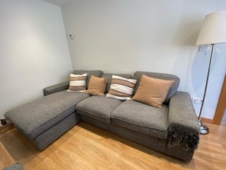 Sofá Kivik 3 plazas chaise longue gris