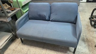Sofá azul de tela