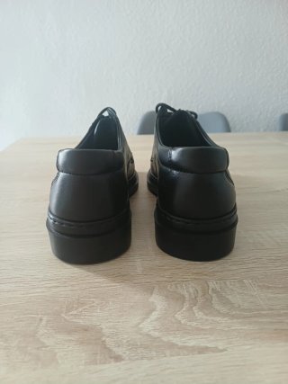 Zapatos negros Iturri talla 44.