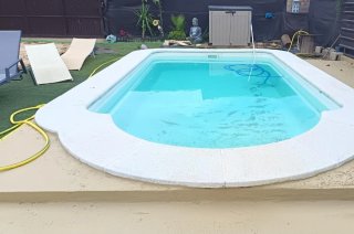 Piscina de poliéster azul o blanco