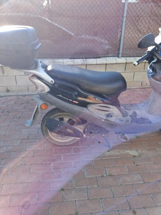 Scooter Negra y Gris