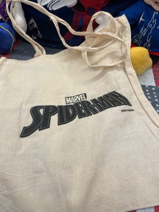 Lote 3 Bolsas Tote: Marvel,Netflix, cristal oscuro