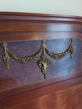 Cabecero de cama antiguo