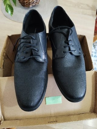 Zapatos de vestir negros acordonados