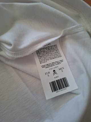 Camiseta Scalpers calavera y huesos