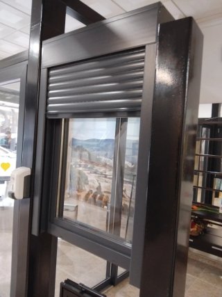Ventana PVC Deceuninck Gris Antracita.  Motor