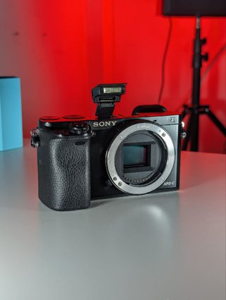 Cámara Sony Alpha A6000 + Accesorios