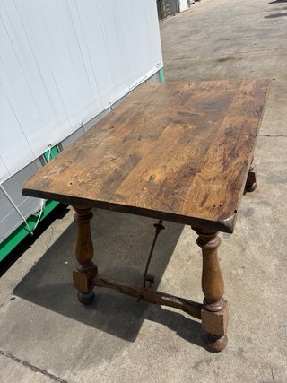 Mesa antigua madera y metal pata torneada