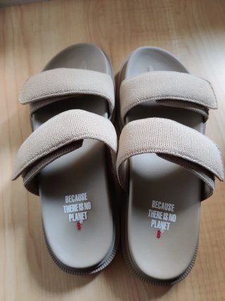 Sandalias planas beige