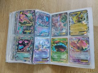 Álbum Pokémon con cartas. Precio negociable.