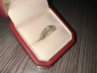 Anillo de compromiso con diamantes