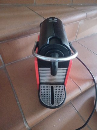 Macchina da caffè Nespresso DeLonghi rossa