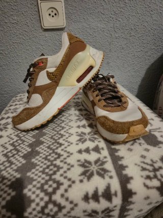 Nike Air Max Marrones y Blancas