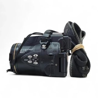 CAMARA NIKON COOLPIX 5700 + CARGADOR *MARCAS DE USO*