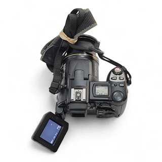 CAMARA NIKON COOLPIX 5700 + CARGADOR *MARCAS DE USO*