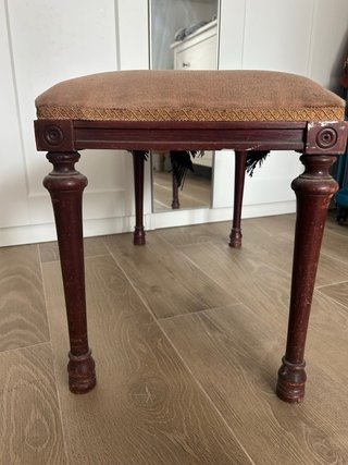 Banco antiguo tapizado madera