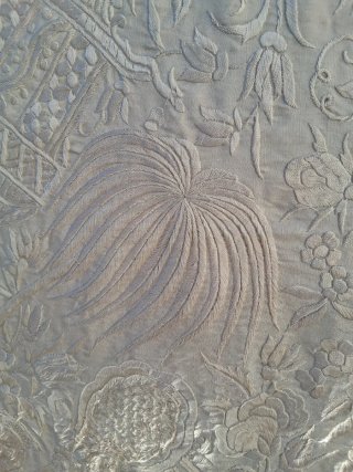 Mantón de Manila antiguo bordado a mano