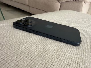 iPhone 15 Pro Negro/Azul Marino