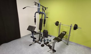 Gimnasio multifunción y banco de pesas