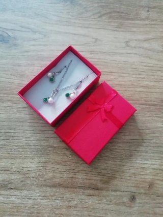 Conjunto Colgante y Pendientes Perla y Esmeralda