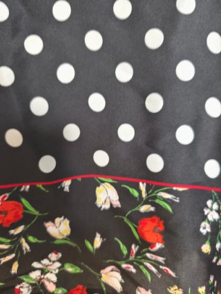 Top tirantes lunares y flores.Stradivarius.TallaM