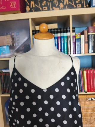 Top tirantes lunares y flores.Stradivarius.TallaM