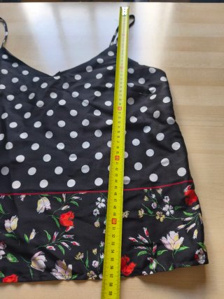 Top tirantes lunares y flores.Stradivarius.TallaM
