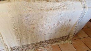 Manton Manila Beige Tostado Bordado Flores