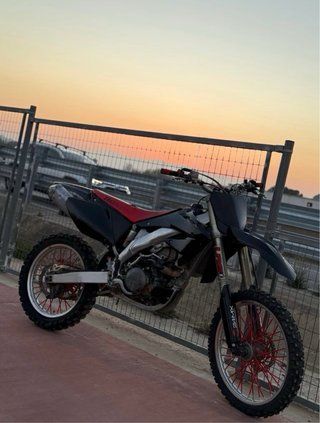 Honda CRF450 Motocross Negra y Roja