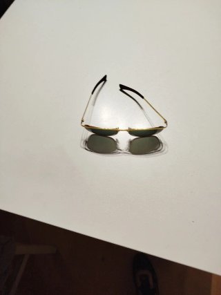 Gafas de sol Ray-Ban doradas y negras