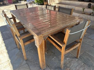 Mesa de teca y 6 sillas de jardín