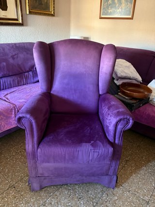 Conjunto de sofás y sillón morado