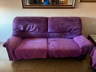 Conjunto de sofás y sillón morado