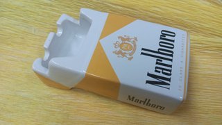 Cinzeiro Marlboro Amarelo