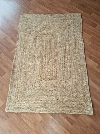 Alfombra de yute tejida