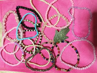 Lote de pulseras variadas