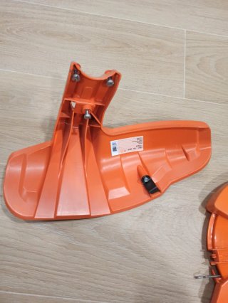 Protector Stihl + disco desbrozadora tres puntas