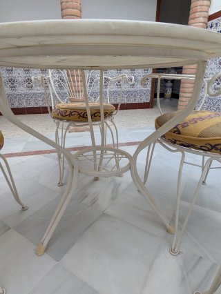 Mesa y 4 Sillas Hierro Forjado y Mármol