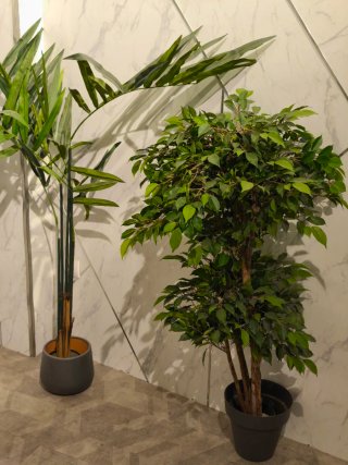 Planta artificial decorativa verde y marrón