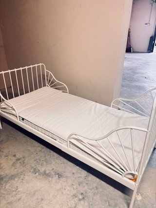 Cama extensible IKEA blanca + colchón