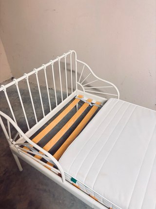 Cama extensible IKEA blanca + colchón